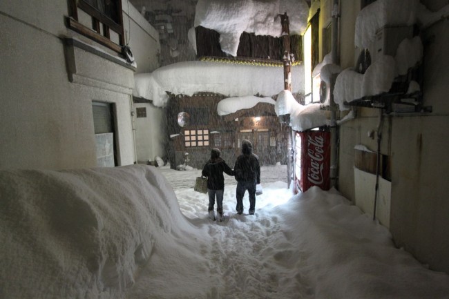 Snowy walk to the Onsen