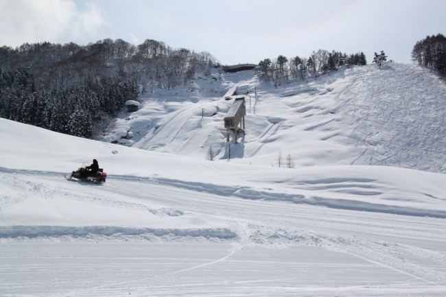 Race for fresh tracks