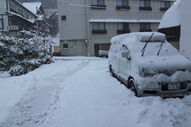 The "Magic Foot" is back with a 30cm dump overnight in Nozawa. Time to go skiing in Japan