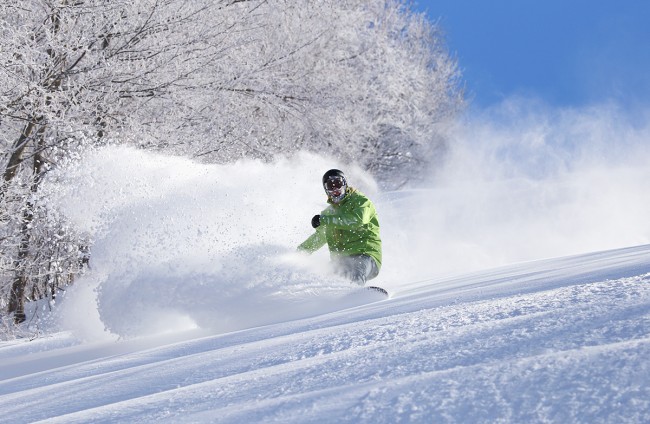 Iain enjoying the deep fresh even on the pistes in nearby Madarao.