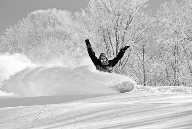 Yuto hacks the fresh japow.