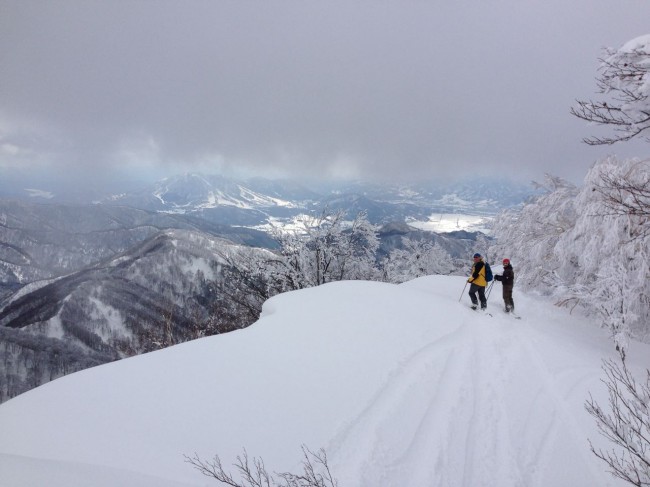 Clouds lifting to reveal sun and snow in Nozawa 