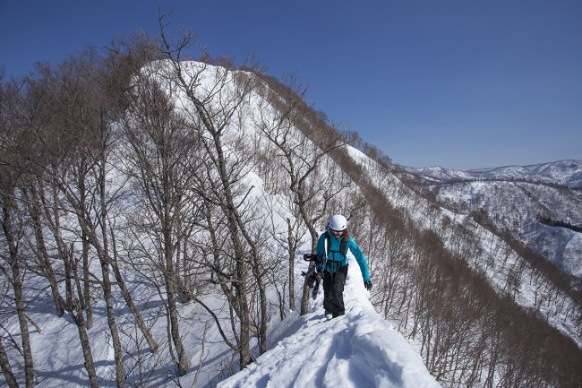 Hiking out far along the ridge for fresh lines yesterday.