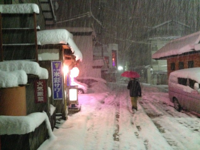 Started snowing heavy just after dark and steamed thru the night