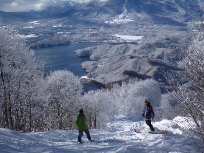 Views of Lake Nojiri from Tangaram Circus next to Madarao. Magic...