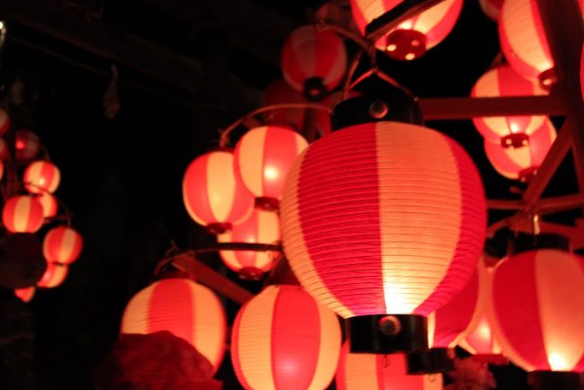 There are so many beautiful lanterns strung up around the village and the rope joins each house to one another symbolising unity 