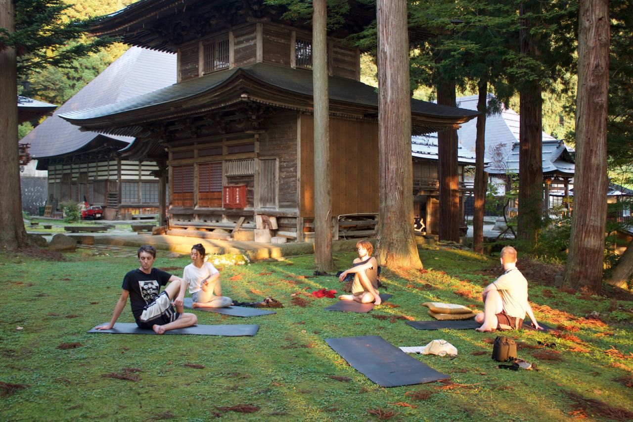 Snoga Snow Yoga Nozawa Onsen