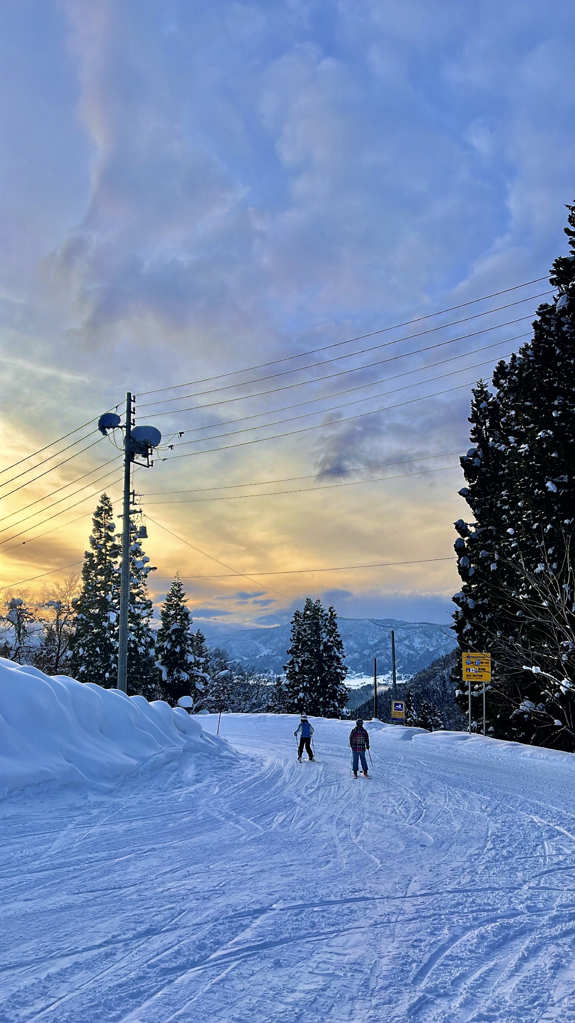 Starry night skiing Nozawa