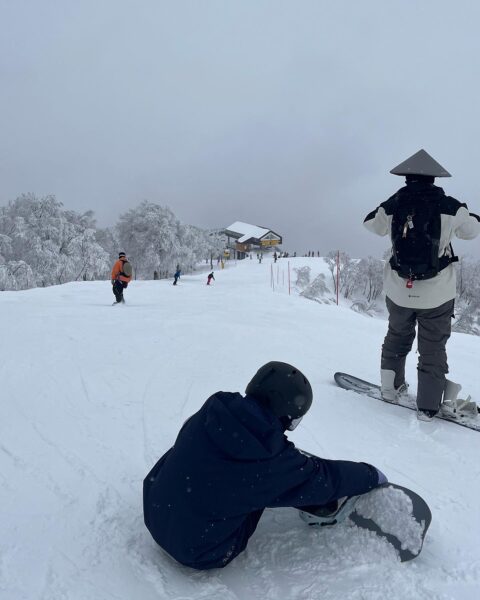 Gliding through the snow in the thick morning mist on the slopes of Nozawa Onsen