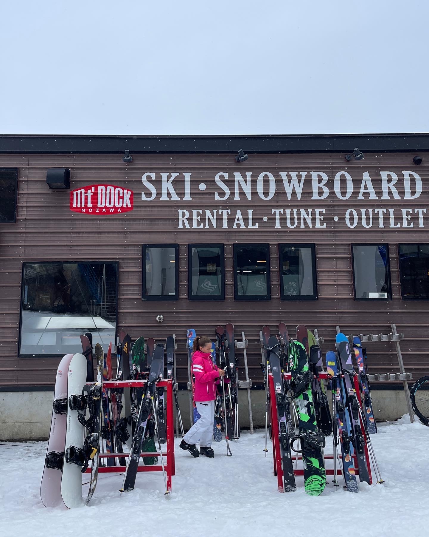 Mt Dock Ski and Snowboard Rental, Cafe and Outlet