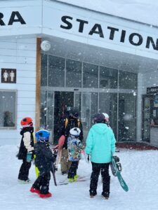 Light and Moderate snow all across Nozawa Onsen ski resort