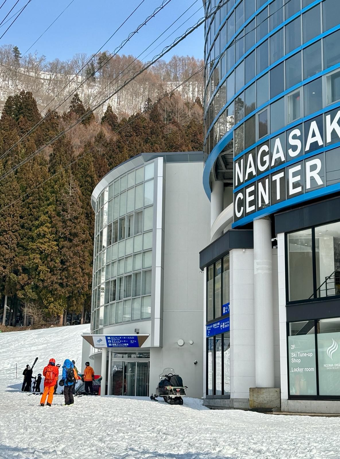 Nagasaka gondola ticket office and station 