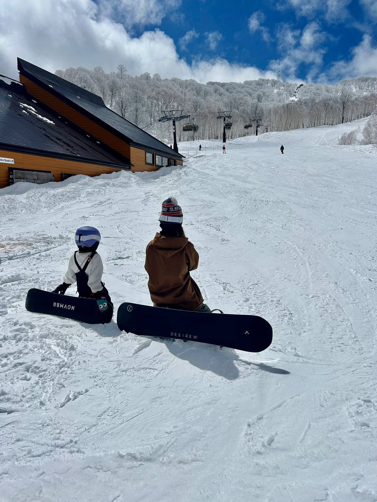 snowboarder friends waiting at the bottom of yamibiko main run 