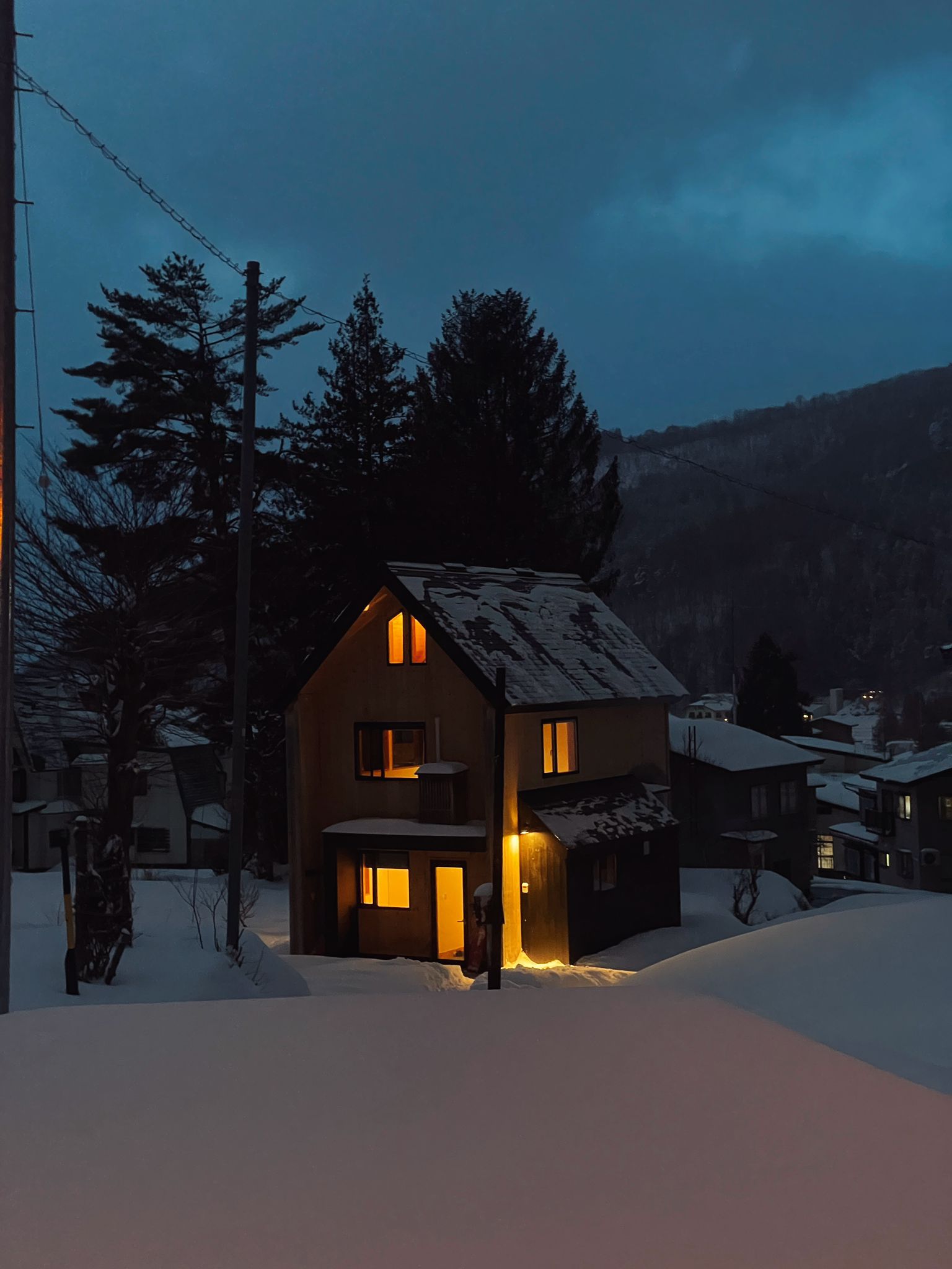 Harvest house lodge at night 