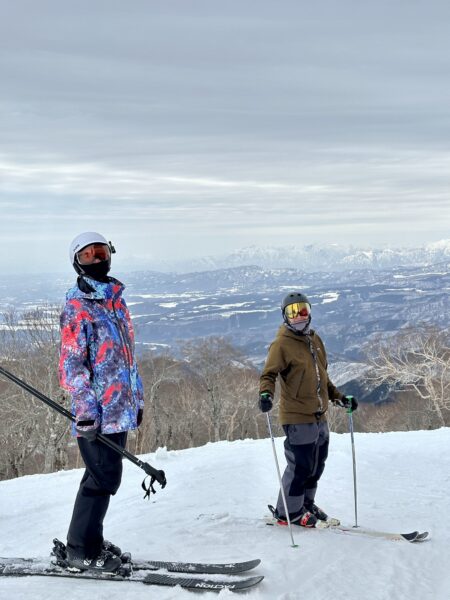 Lodge managers Nic and Akira skiing