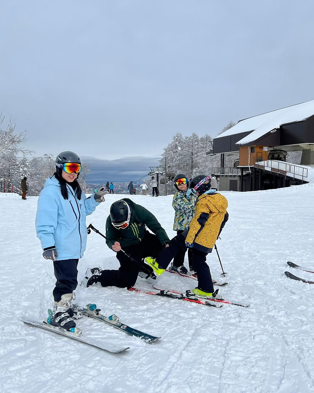 Looking for ski or snowboard lessons in Nozawa Onsen? 