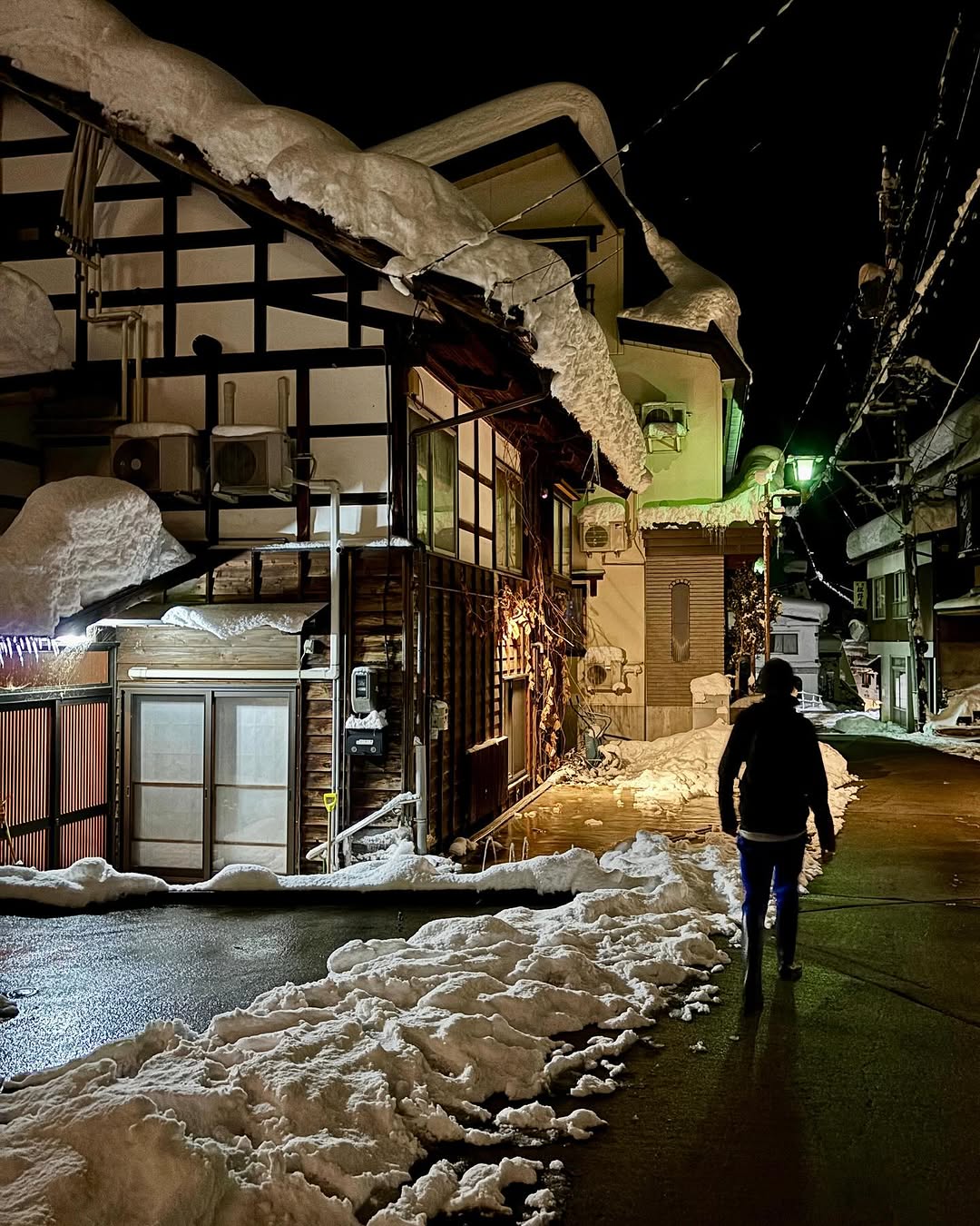 Wandering through snowy streets of Nozawa